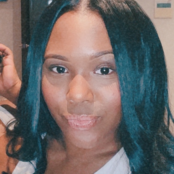 Meet your Posher, Mikela - Picture 2 of 3